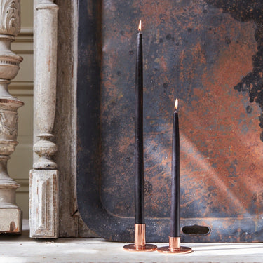 https://cdn.shopify.com/s/files/1/0562/0914/6006/products/BlackDippedTaperCandles_Coppertapercandleholders.jpg?v=1741874804