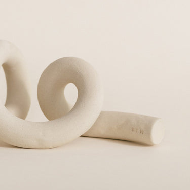 https://cdn.shopify.com/s/files/1/0167/7700/files/DEC-OBJ-OLLIS-BONE-3.jpg?v=1706194866
