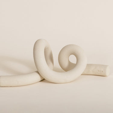 https://cdn.shopify.com/s/files/1/0167/7700/files/DEC-OBJ-OLLIS-BONE-4.jpg?v=1706194866