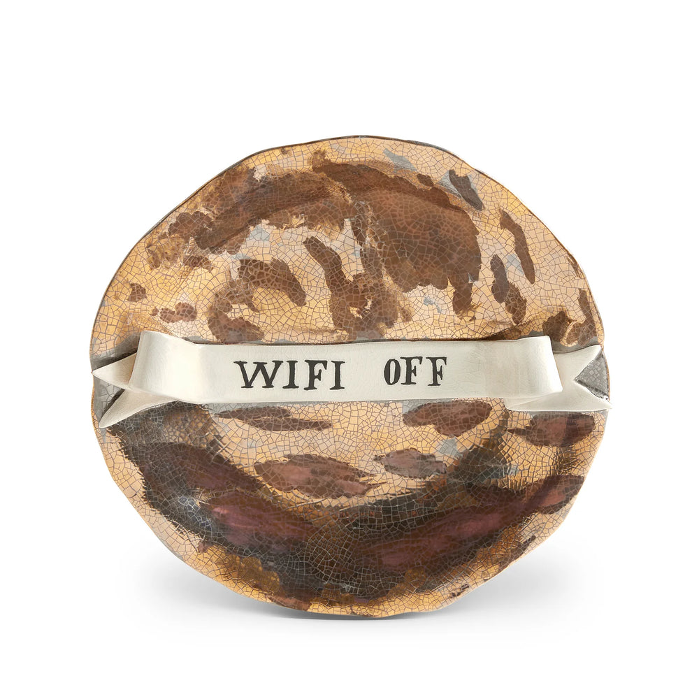 Ruan Hoffmann Plate with Ribbon, Wifi Off