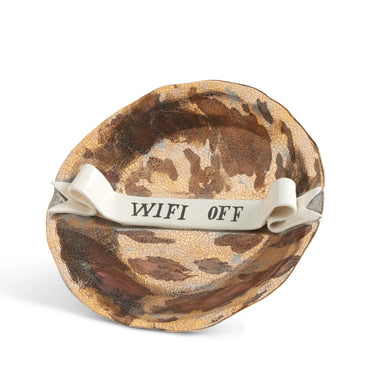 Ruan Hoffmann Plate with Ribbon, Wifi Off