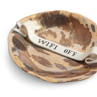 Ruan Hoffmann Plate with Ribbon, Wifi Off