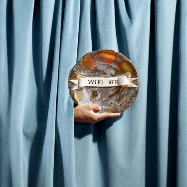 Ruan Hoffmann Plate with Ribbon, Wifi Off
