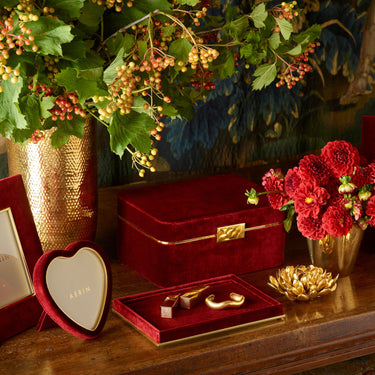 Valentina Velvet Heart Frame