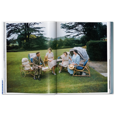 Her Majesty. A Photographic History 1926–Today